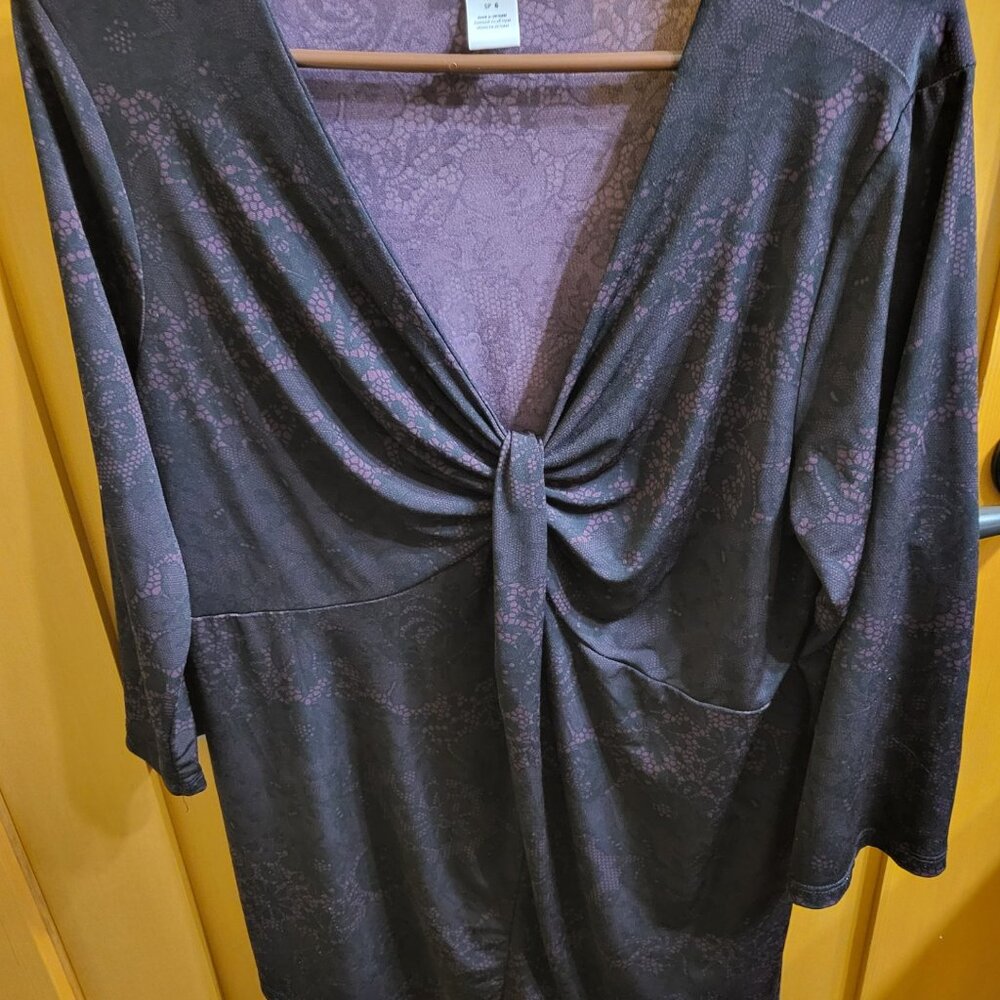 EUC Motherhood Maternity Size L Top!! Great color for the upcoming season!!